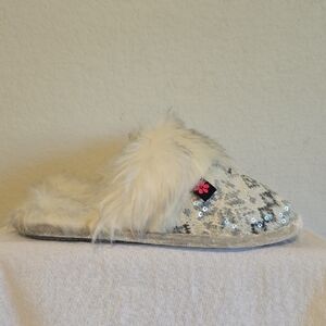 Foot Petals Gray and White Women's Slippers. Size 7-8 Like New